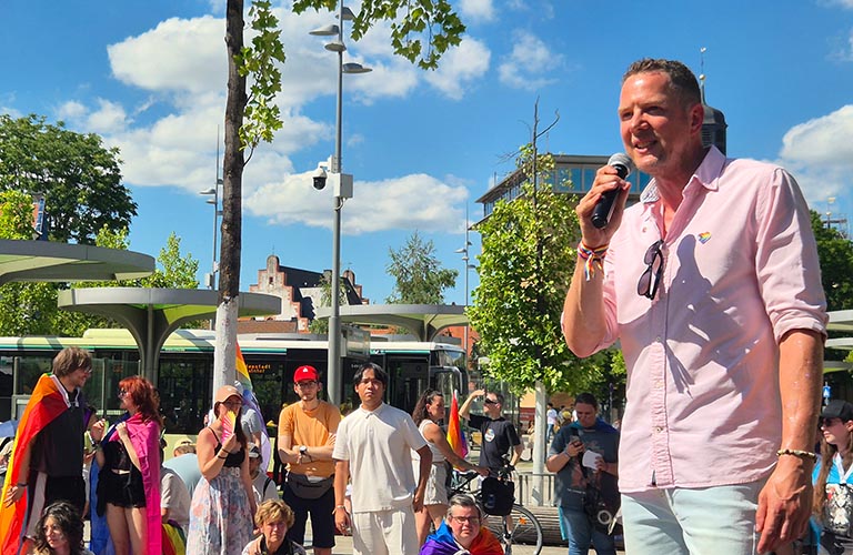 Staatsminister Christoph Degen bei CSD-Kundgebung 2025